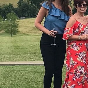 Lulu’s chambray off the shoulder shirt size M